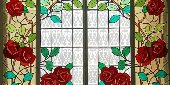 Vitrall de les roses (ca. 1910)