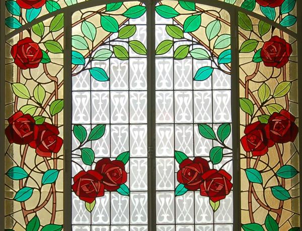 Vitrall de les roses (ca. 1910)